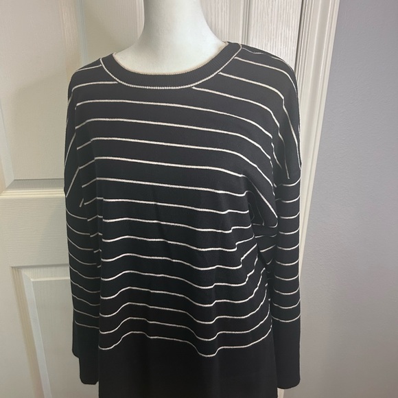 🖤🤍”Max Studio” NWT Black/White Striped Pullover Sweater w/ Wide Sleeves Size XL🖤 - Picture 4 of 11